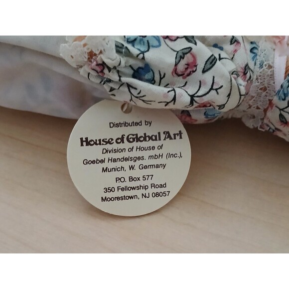 Porcelain Wolf "House of Global Art" 1983 Ornament Decor Wolf in Bonnet Dress - Picture 6 of 10